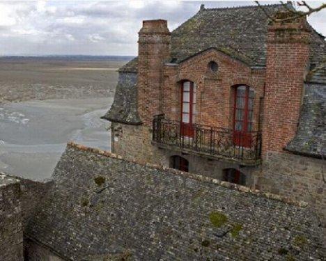 Denizin ortasındaki şehirde sadece 43 kişi yaşıyor