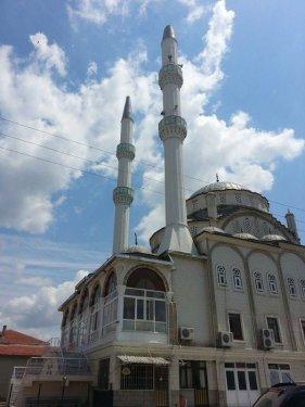 Deprem sonrası camin minaresi koptu