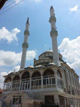 Deprem sonrası camin minaresi koptu