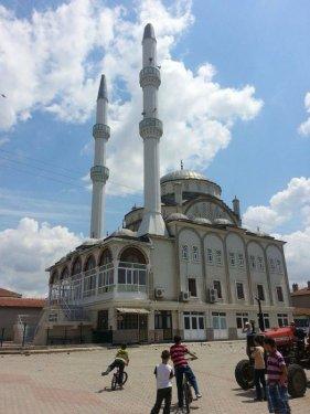 Deprem sonrası camin minaresi koptu