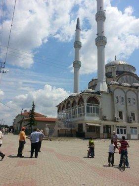 Deprem sonrası camin minaresi koptu