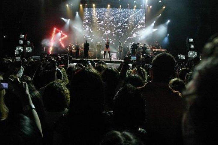 Rihanna İstanbul'u salladı - Resim 38