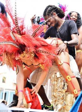 Rihanna karnavalda - Resim 13