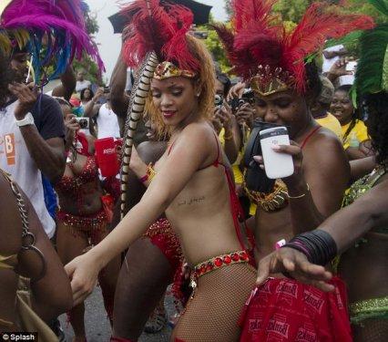 Rihanna karnavalda - Resim 6