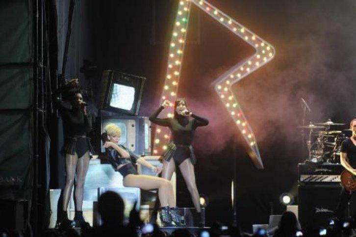 Rihanna İstanbul'u salladı - Resim 4