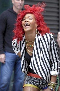  Kenar mahalle güzeli Rihanna  - Resim 10