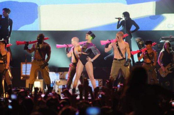 Rihanna İstanbul'u salladı - Resim 34