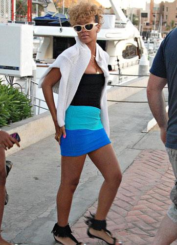 Rihanna sırılsıklam aşık - Resim 8