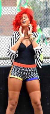  Kenar mahalle güzeli Rihanna  - Resim 19
