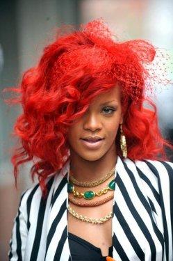  Kenar mahalle güzeli Rihanna  - Resim 14