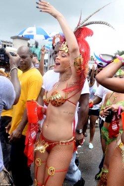 Rihanna karnavalda - Resim 12