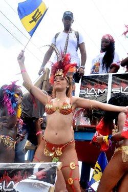 Rihanna karnavalda - Resim 11