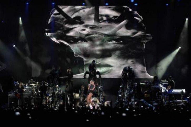 Rihanna İstanbul'u salladı - Resim 3