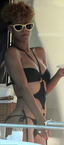 Rihanna sırılsıklam aşık - Resim 13