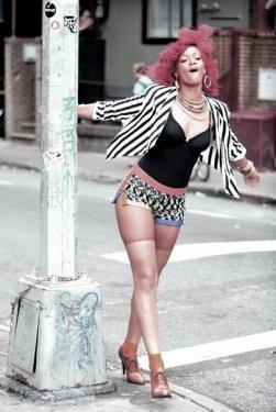  Kenar mahalle güzeli Rihanna  - Resim 16