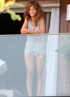 Rihanna hem makyajsız hemde ev haliyle