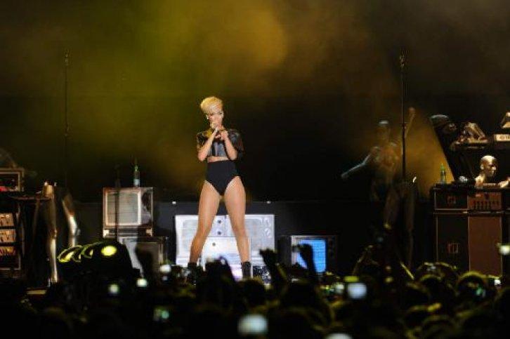 Rihanna İstanbul'u salladı - Resim 22