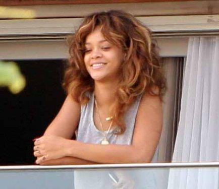 Rihanna hem makyajsız hemde ev haliyle