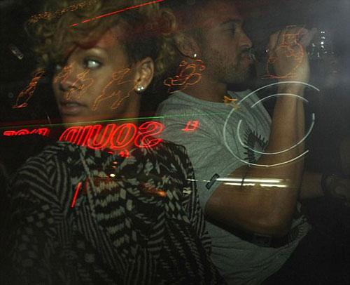 Rihanna sırılsıklam aşık - Resim 6