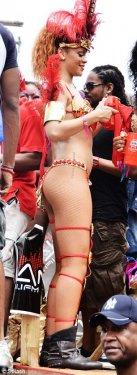 Rihanna karnavalda - Resim 16