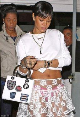 Rihanna çok şeffaf