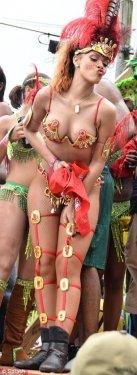 Rihanna karnavalda - Resim 17