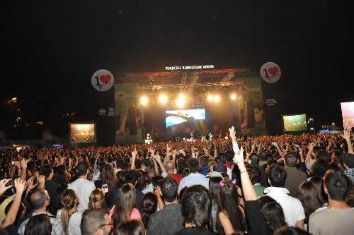 Rihanna İstanbul'u salladı - Resim 19