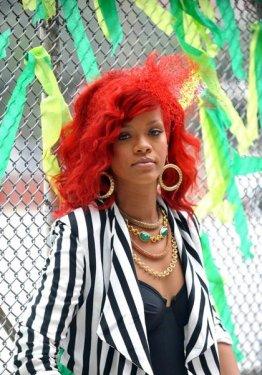  Kenar mahalle güzeli Rihanna  - Resim 23