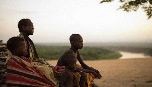 Karo Kabilesi daha cesur ve seksi görünmek için boyanıyor