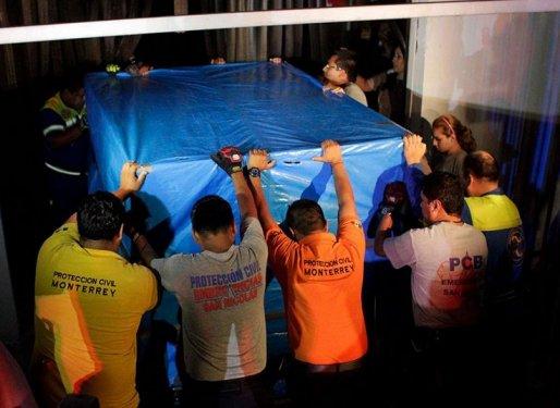 Ağır adamın cenazesi çekiciyle taşındı