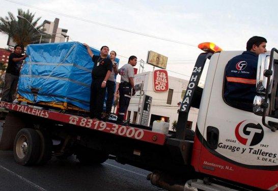 Ağır adamın cenazesi çekiciyle taşındı