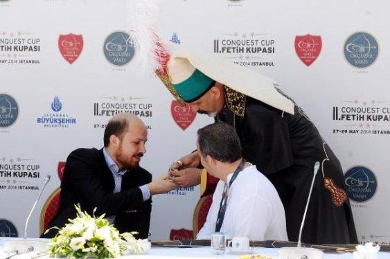 Bilal Erdoğan Okçular Tekkesi'nde ok atışı yaptı