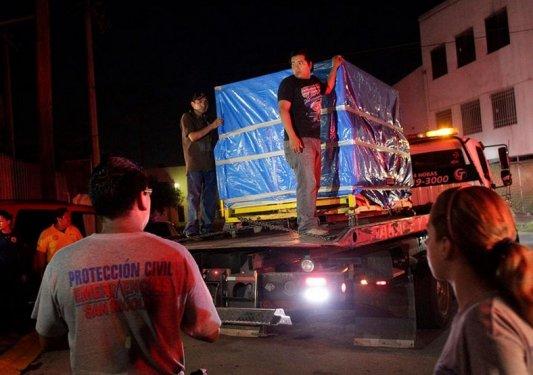 Ağır adamın cenazesi çekiciyle taşındı