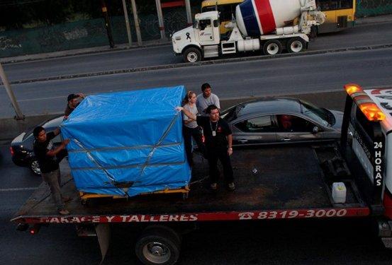 Ağır adamın cenazesi çekiciyle taşındı