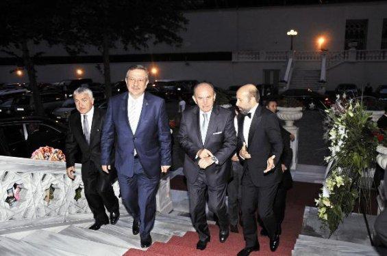 Abdurrahim Albayrak oğlunu evlendirdi