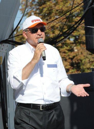  Recep Tayyip Erdoğan evet şapkası taktı