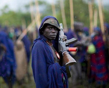 Etiyopya'da yaşayan Surma kabilesinin ilginç gelenekleri şaşırtıyor