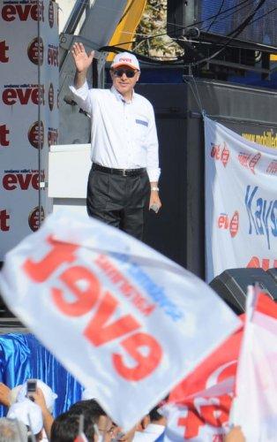  Recep Tayyip Erdoğan evet şapkası taktı