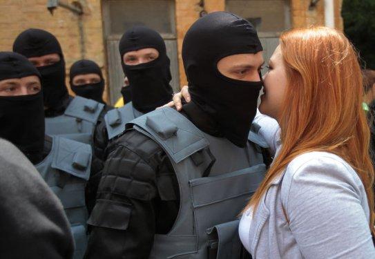 Ukrayna milliyetçileri Azov taburuna katıldı