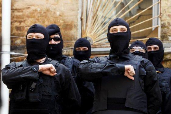 Ukrayna milliyetçileri Azov taburuna katıldı