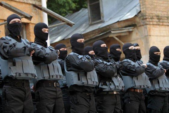 Ukrayna milliyetçileri Azov taburuna katıldı