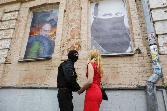 Ukrayna milliyetçileri Azov taburuna katıldı