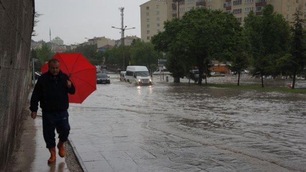 Ankara'da metroyu su bastı