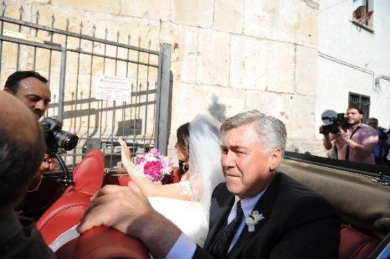 Ünlü teknik direktör kızını evlendirdi