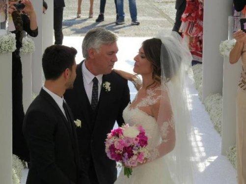 Ünlü teknik direktör kızını evlendirdi