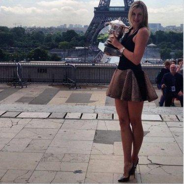 Maria Sharapova güzelliği ile büyüledi