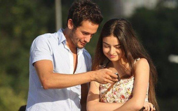 Özcan Deniz'in yeni yıldızı Ayça Ayşin Turan