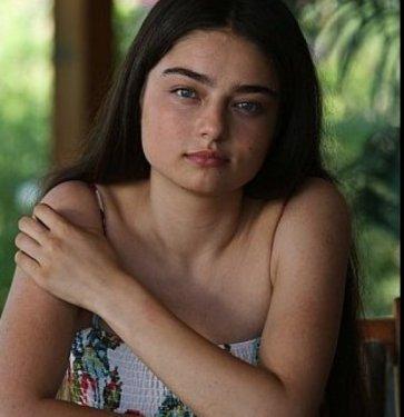 Özcan Deniz'in yeni yıldızı Ayça Ayşin Turan