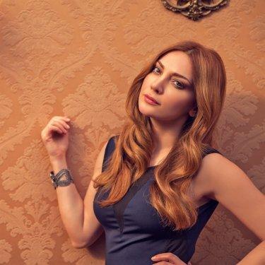 Güzel oyuncu Sema Öztürk formunu et yiyerek koruyor 