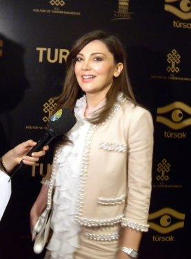 Güzel oyuncu Sema Öztürk formunu et yiyerek koruyor 